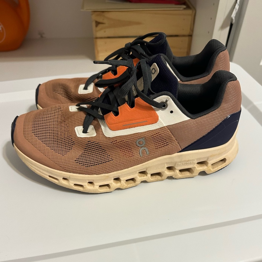 On Running Shoes Stratus 2